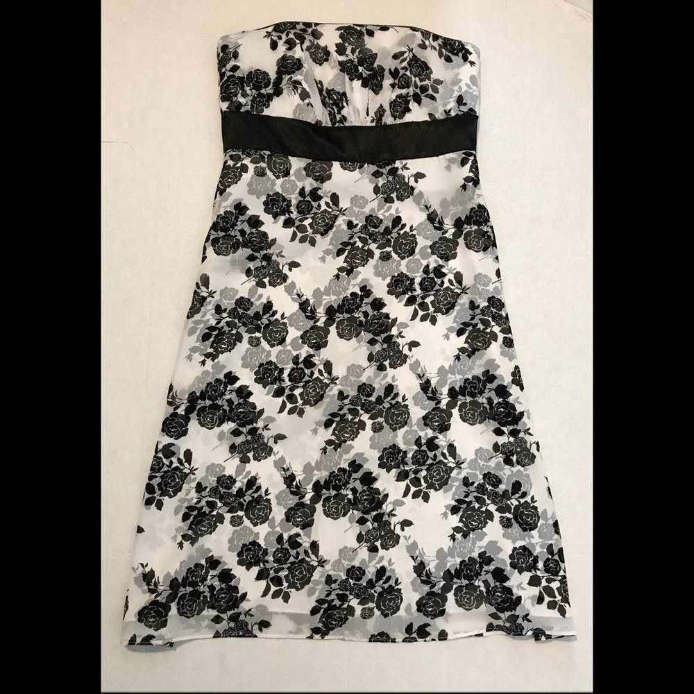 ☀️WHBM Strapless Empire Waist Rose Formal Dress ☀️